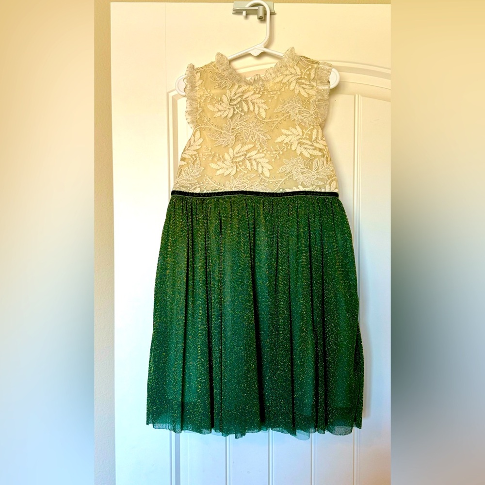 Elestory Holly Dress in Mistletoe. Size 6-7 yrs.